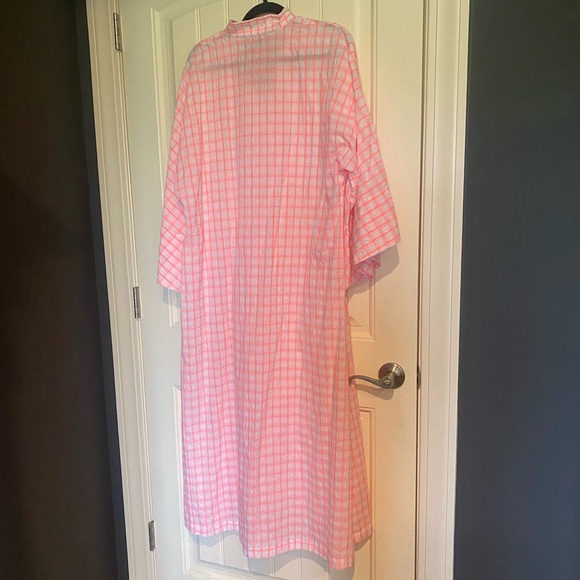la vie style house Neon Pink Grid Button-Down Maxi Caftan - Picture 4 of 7